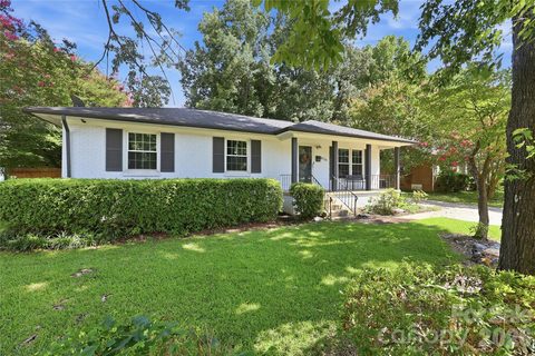 4116 Tipperary Place active home in Tiffany Terrace, Charlotte, NC