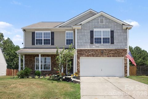 10912 Thousand Oaks Drive pending home in Cabarrus Crossing, Huntersville, NC