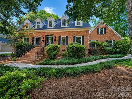 8503 Foxbridge Drive pending home in Providence Place, Matthews, NC