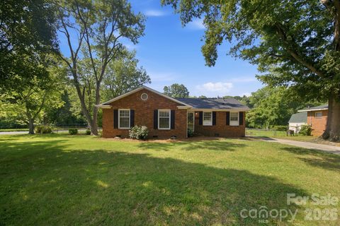 1401 Grovewood Drive active home in Westchester, Charlotte, NC