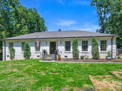 1401 Worcaster Place active home in Sherwood Forest, Charlotte, NC