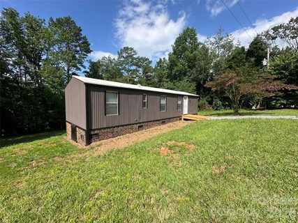 285 Cold Springs Road sold home in Land Of Lakes, Mill Spring, NC