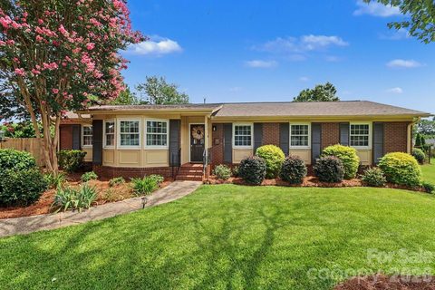 3330 Woodleaf Road sold home in Darby Acres, Charlotte, NC