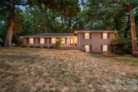 1800 Lumarka Drive sold home in Woodberry Forest, Charlotte, NC