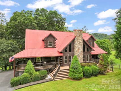 42 Chinaberry Court pending home in Strawberry Hill Farm Estates, Waynesville, NC