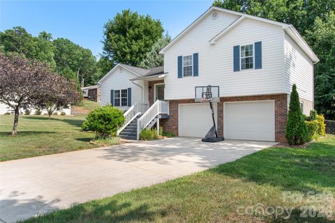 100 Carriage Hills Drive sold home in Carriage Hills, Morganton, NC
