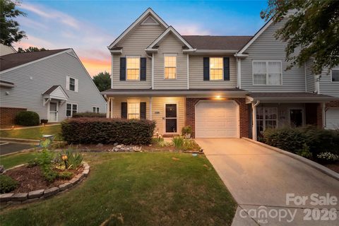 806 Rock Lake Glen active townhome in Cole Creek, Fort Mill, SC