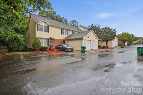 Homes in Oak Hill Village, Charlotte