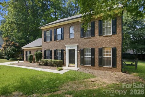 8802 Tarpan Court active home in Claiborne Woods, Charlotte, NC
