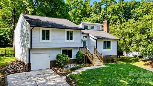 10129 Eagle Court pending home in Raintree, Charlotte, NC