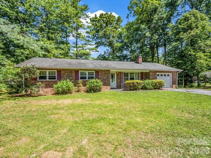 926 Toxaway Court active home in Indian Hill, Hendersonville, NC