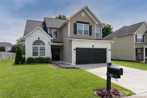 89 Woodfern Road pending home in Livingston Farms, Fletcher, NC