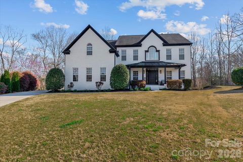 1840 Sapona Court sold home in Verdict Ridge, Denver, NC