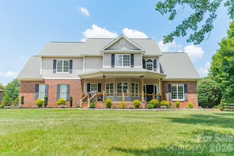 151 Turnberry Lane