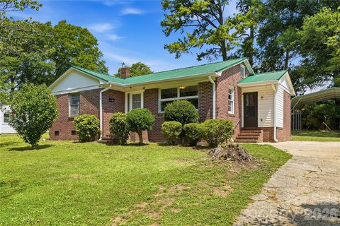 307 Dutchman Avenue active home in Woodland Park, Mount Holly, NC