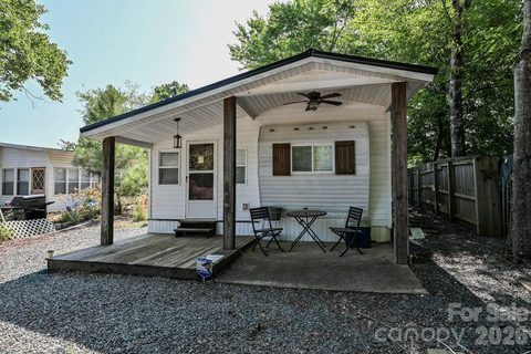 125 Hollywood Trail active home in Twin Harbor, Mount Gilead, NC