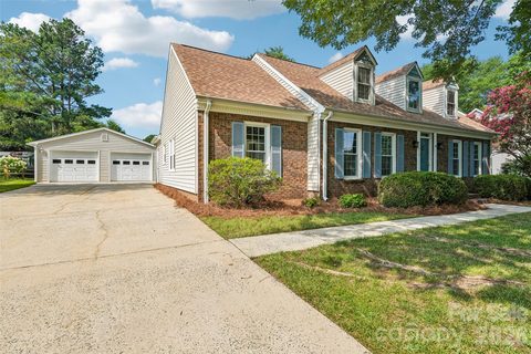 11616 Parks Farm Lane active home in Raeburn, Charlotte, NC