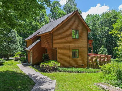 25 Little Creek Lane active home in Hooter Hollow, Maggie Valley, NC
