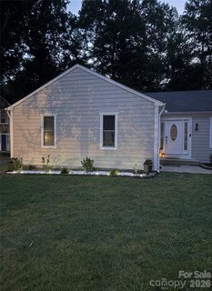 5917 Black Bear Court pending home in Running Deer, Charlotte, NC