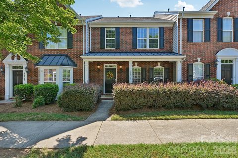 20524 Harbor View Drive active home in Lake Norman Cove At Jetton, Cornelius, NC