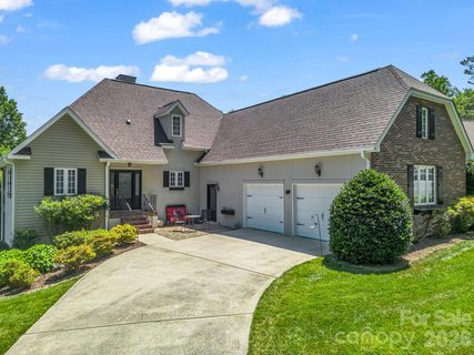 29 Spring Heights Court pending home in Carriage Park, Hendersonville, NC