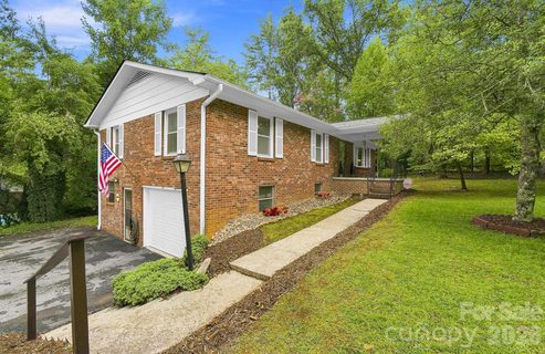 108 Arthur Lane active home in Camelot, Hendersonville, NC