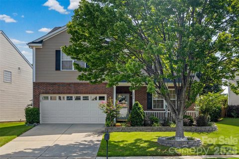 2025 Savannah Hills Drive pending home in Matthews Grove, Matthews, NC