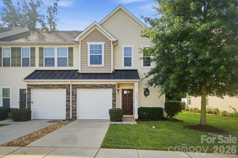 7495 Red Mulberry Way active townhome in Stonegrove, Charlotte, NC