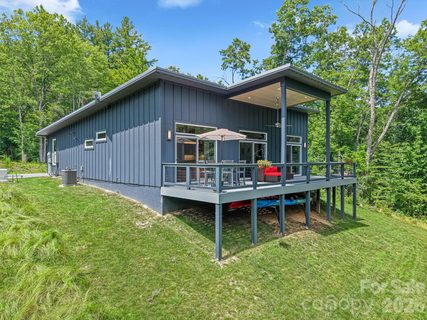 337 Leatherbreeches Drive active home in Wolf Creek, Tuckasegee, NC