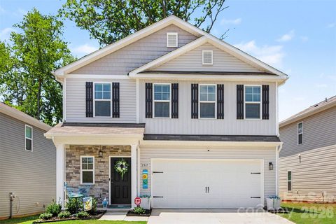 7317 Greenrock Court pending home in Stoneygreen, Charlotte, NC