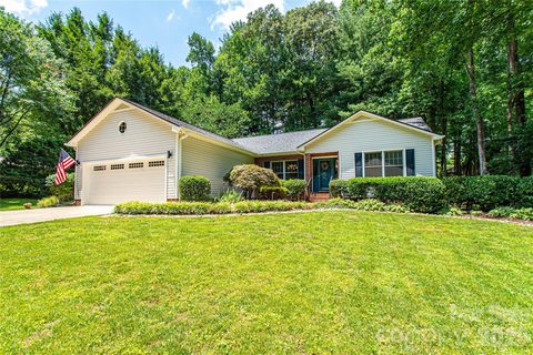 1705 Hummingbird Lane sold home in Statonwoods, Hendersonville, NC