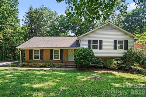 6207 Honegger Drive active home in Stonehaven, Charlotte, NC