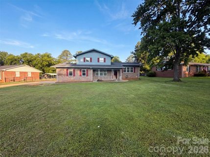 1248 Christopher Circle active home in Hillcrest, Rock Hill, SC