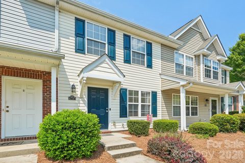 1757 Hidden Creek Drive active home in Lexington Commons, Rock Hill, SC