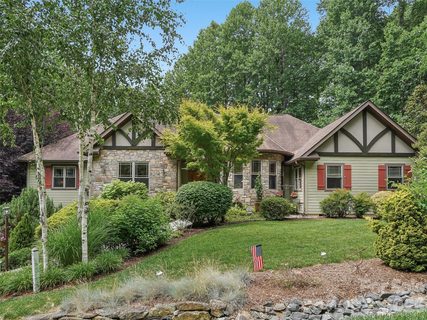 300 Pinnacle Peak Lane active home in Kenmure, Flat Rock, NC