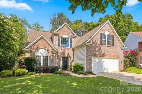 8600 Fieldcroft Drive sold home in Blakeney Heath, Charlotte, NC