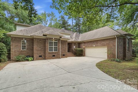10312 Club Trophy Lane pending home in Olde Sycamore, Mint Hill, NC