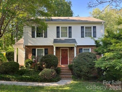 2811 Creekbed Lane active home in Huntingtowne Farms, Charlotte, NC