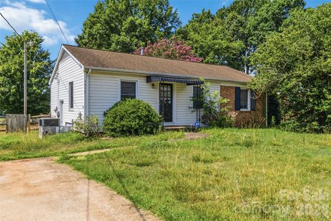 1317 Reid Street active home in Meadow Brook, Statesville, NC