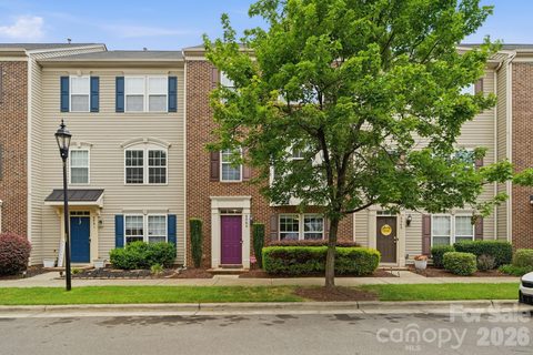 9945 Kings Parade Boulevard active home in Ayrsley, Charlotte, NC
