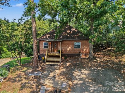 16033 Samoa Court active home in Tega Cay, Fort Mill, SC