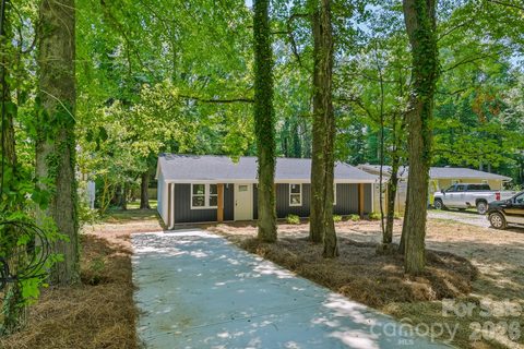 1936 Lakedell Drive active home in Shannon Park, Charlotte, NC