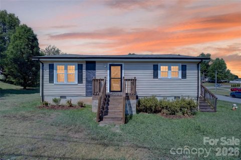 893 7th Street Drive active home in Eastridge, Hickory, NC
