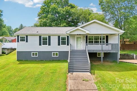 119 E Meadow Lane pending home in Meadows Of Etowah, Horse Shoe, NC