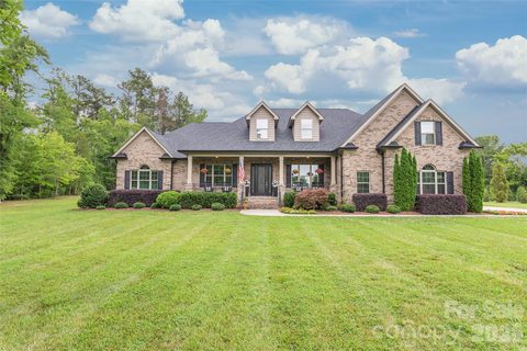1808 Huntley Ridge Drive pending home in Huntley Ridge, Concord, NC