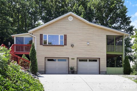 81 Chestnut Lane active home in Chestnut Ridge, Hendersonville, NC