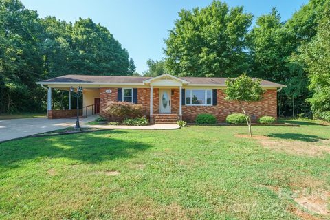 112 Summers Farm Road active home in Chipley Park, Statesville, NC