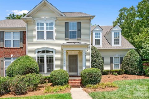 14661 Greenpoint Lane pending townhome in Skybrook, Huntersville, NC