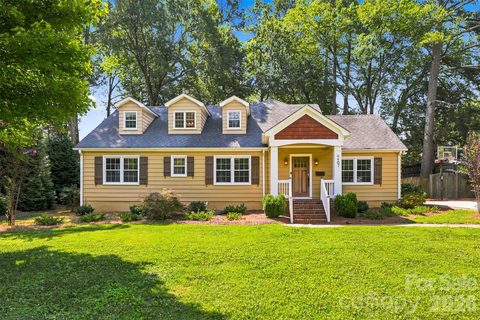 4467 Woodlark Lane active home in Cotswold, Charlotte, NC