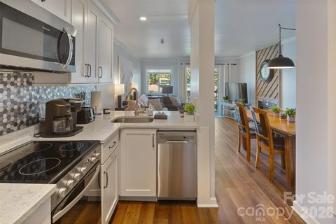 301 Pinnacle Inn Road active home in Pinnacle Inn, Beech Mountain, NC